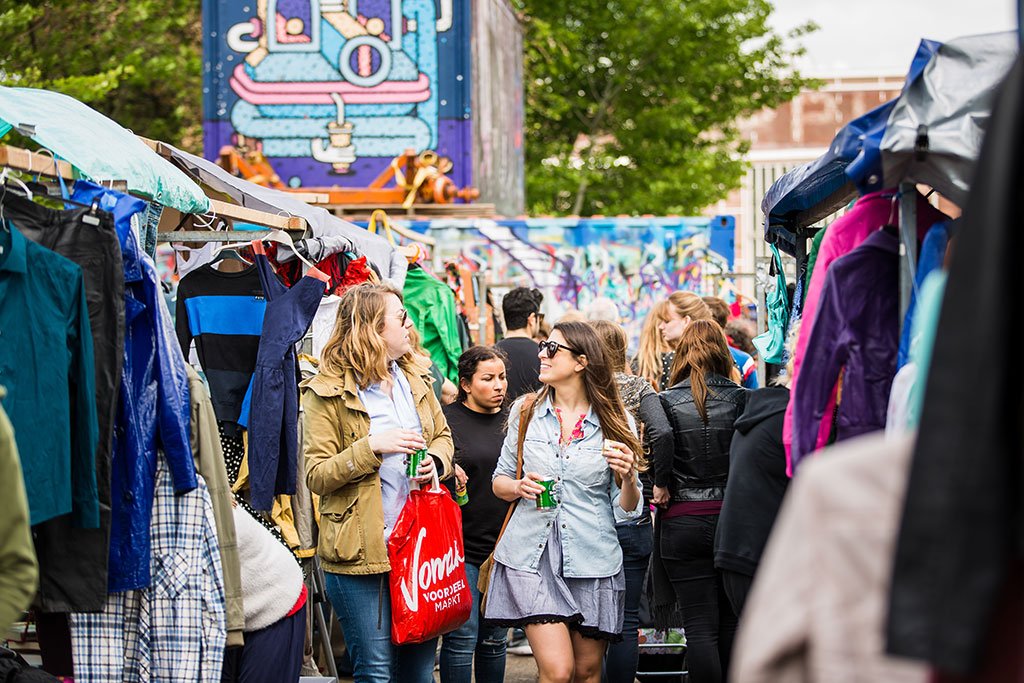 IJ-Hallen flea market