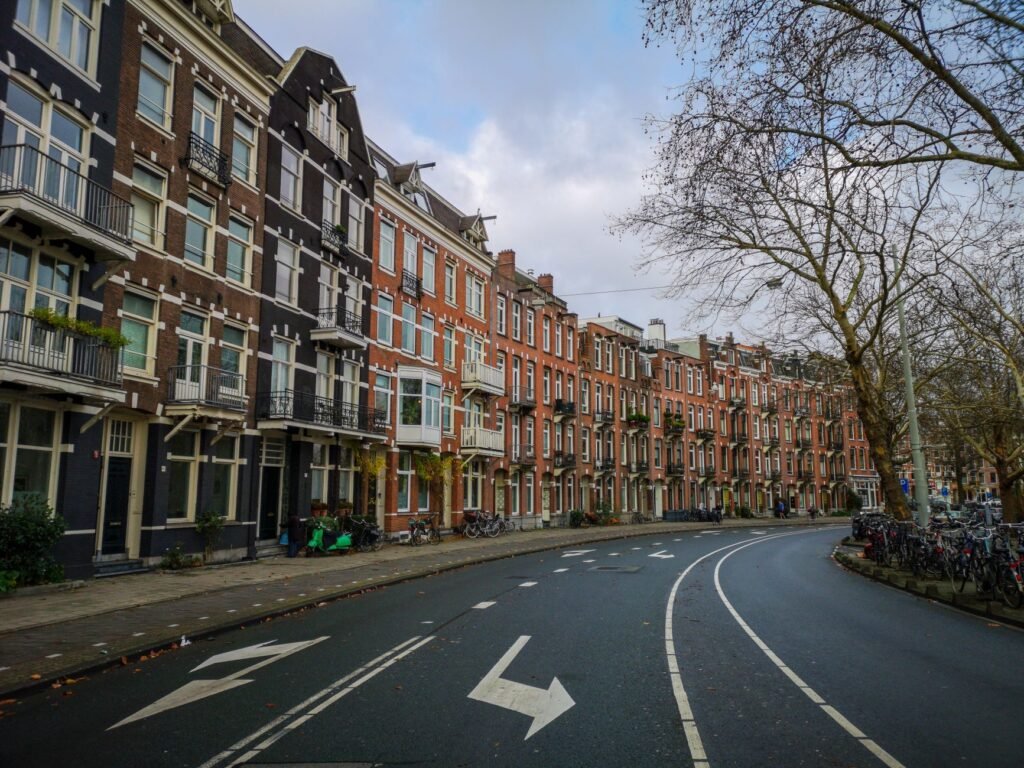 Average earners can afford seven Amsterdam homes