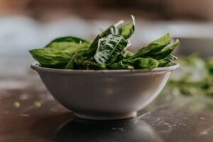 Spinach tops Dutch pesticide ranking for vegetables