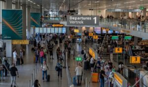 Schiphol boss gives airport’s summer performance a mediocre grade