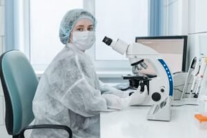 Amsterdam UMC hematologist balances lab and clinic