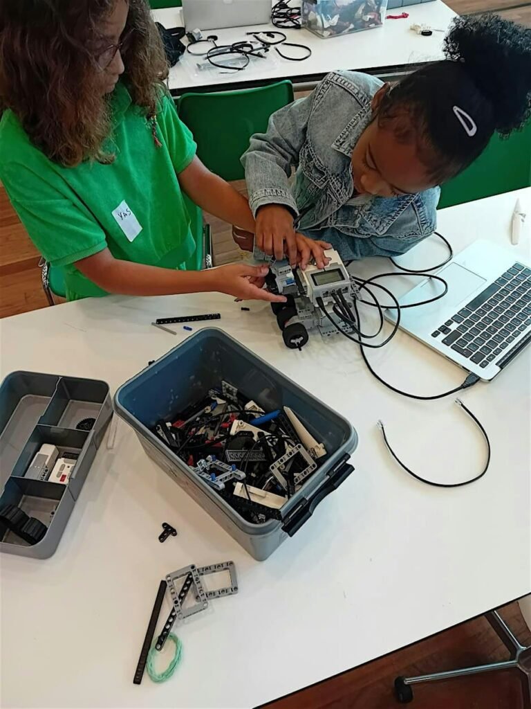 Bilingual robotics holiday camp at the central library
