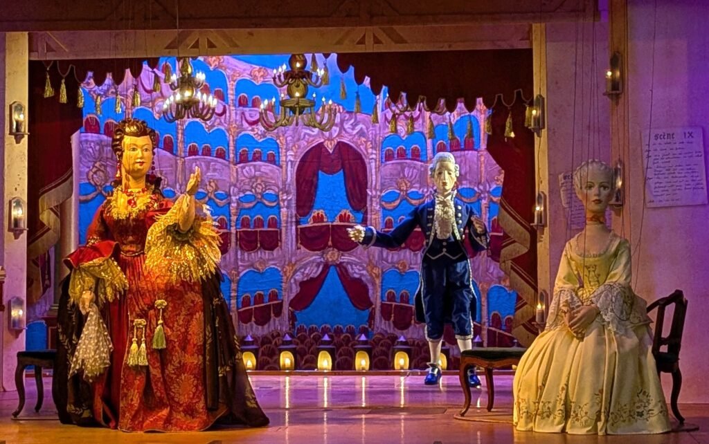 Mozart’s De Impresario played with wooden marionettes