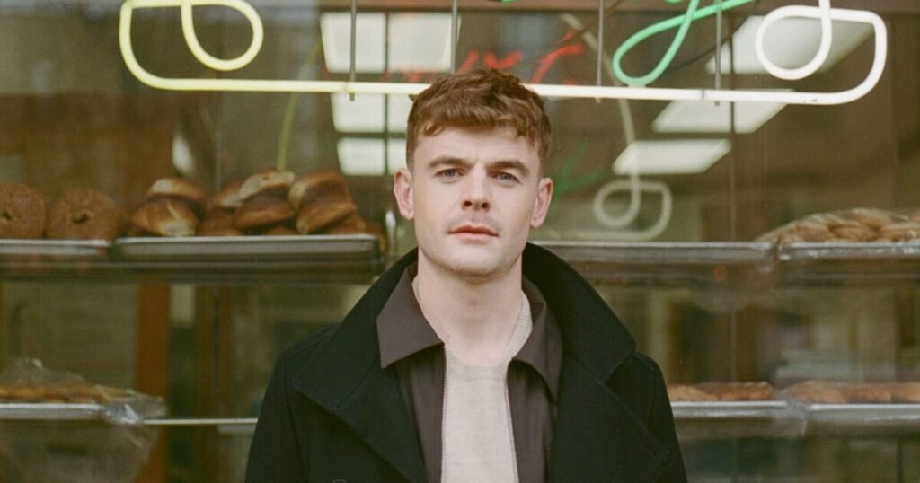 Traditional Irish sounds meet folk-pop with Darren Kiely