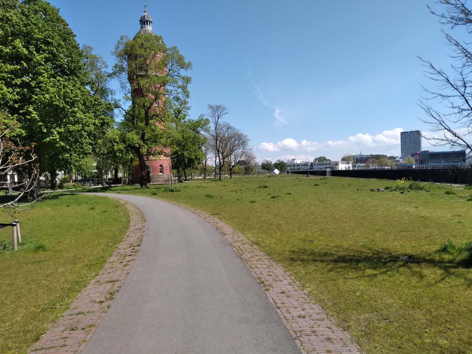 Amstelkwartier street balances new housing and heritage