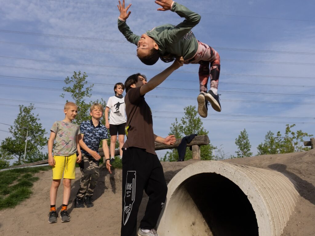 Free kids freerunning sessions with fé freerunning