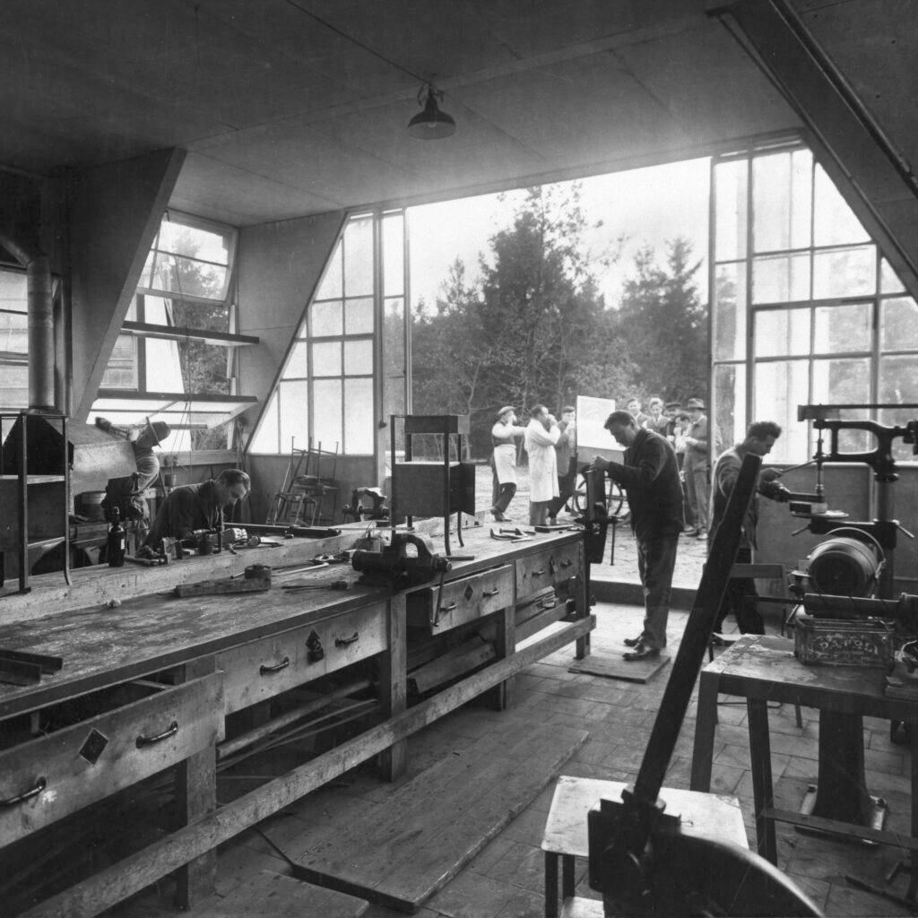 Architectural tour of the modernist Landgoed Zonnestraal