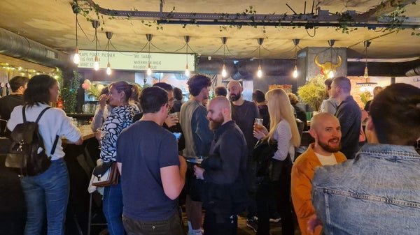 Casual Saturday drinks for young expats in De Pijp