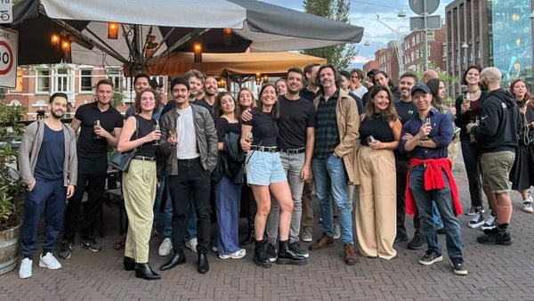 Midweek Crisis Drinks for expats in Oud-West