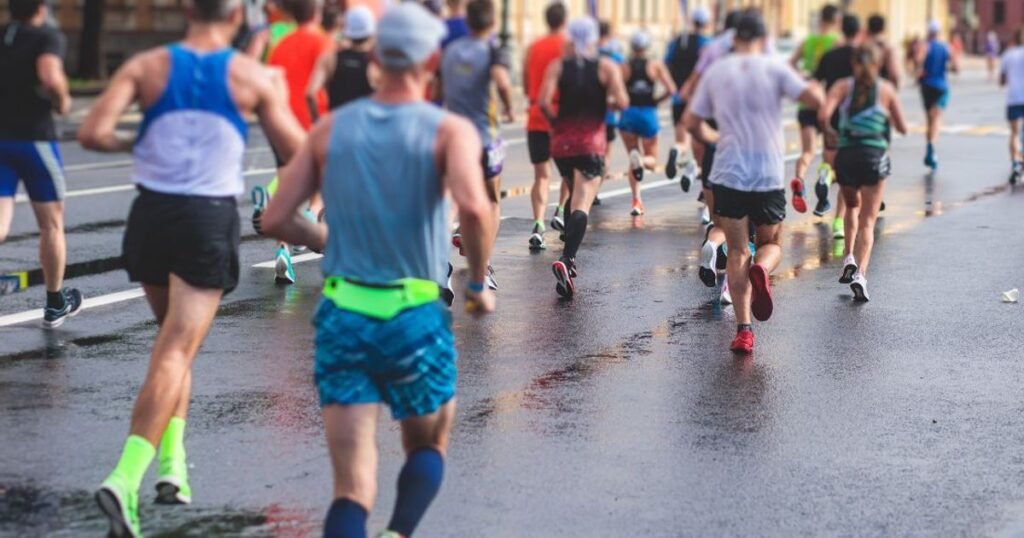 Cheer the annual Dam tot Damloop road race