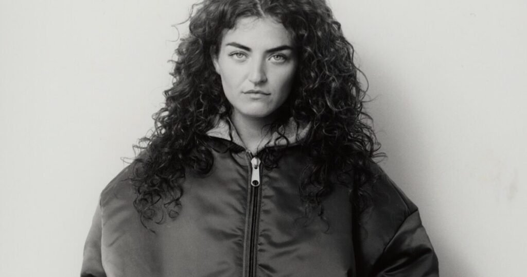 Electronic UK-influenced pop from Isabèl Usher