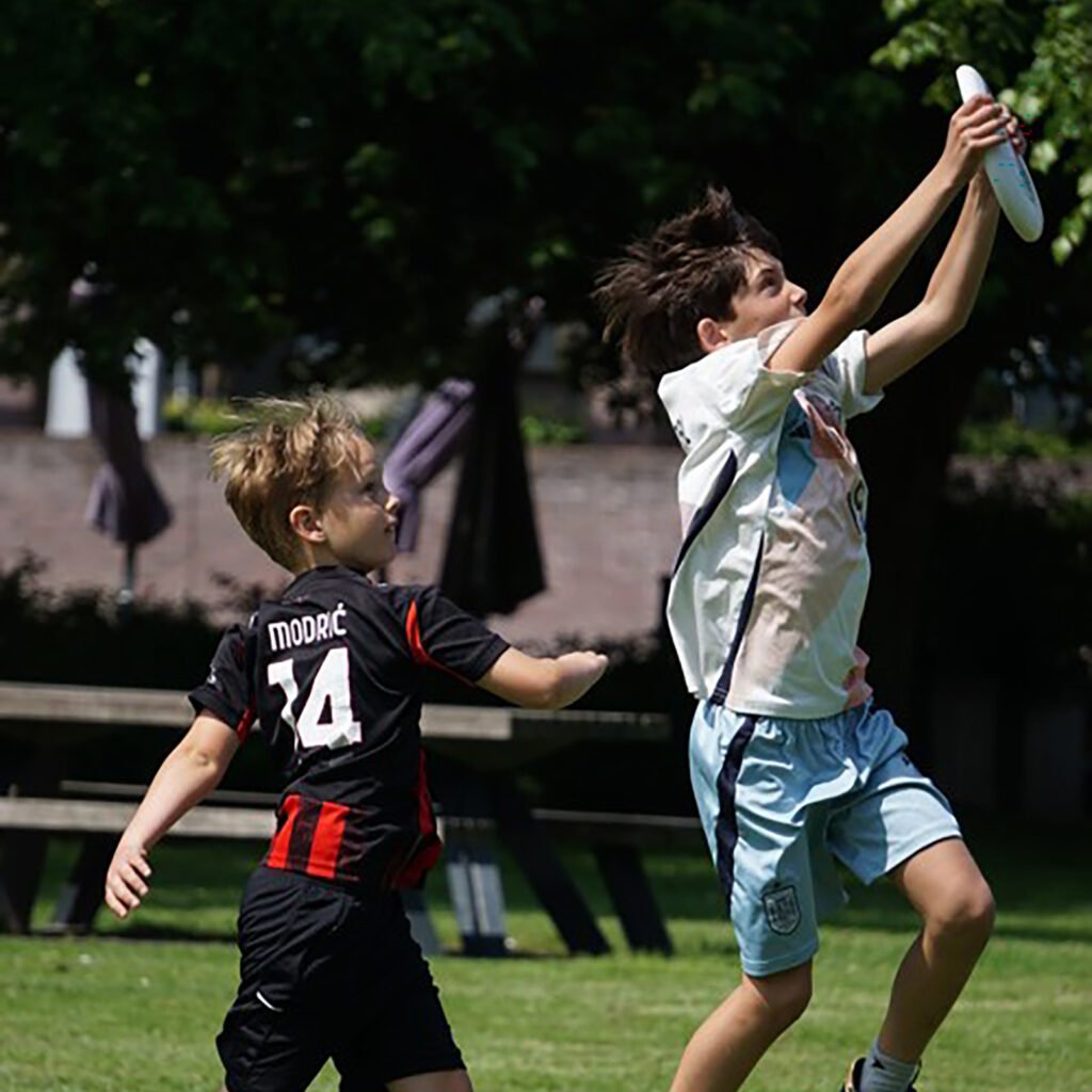 Ultimate Frisbee drills and games at Fly Kids Festival