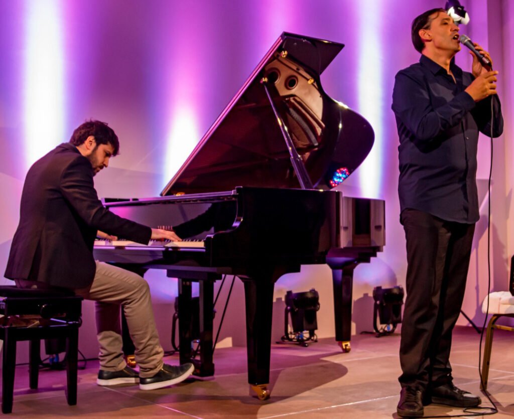 Agustín Guerrero and Leonel Capitano play live tango