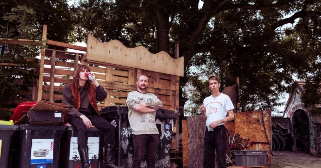 Catch Austrian punk trio Anda Morts touring at Paradiso