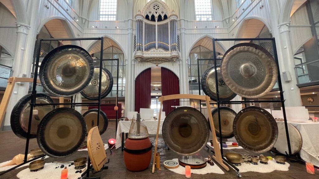 Planetary gongs and singing bowls for a Cosmic Sound bath