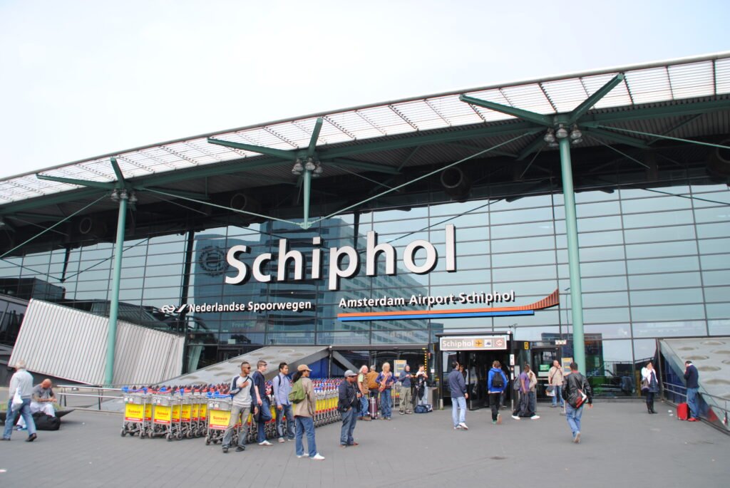 Amsterdam_Schiphol_Airport_entrance-1