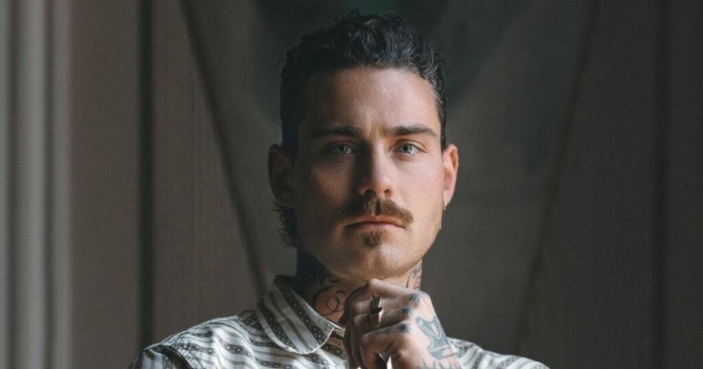 Douwe Bob plays material from his seventh studio album