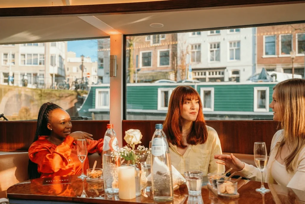Semi-Private Premium Cruise departs daily from Hotel De L’Europe