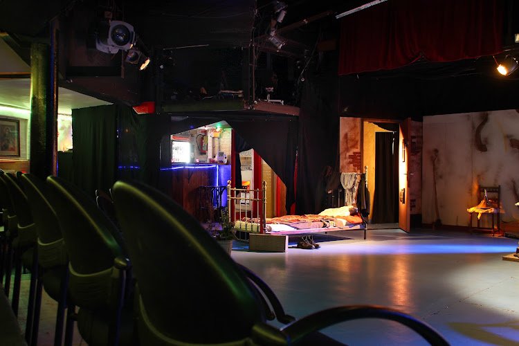 Mike’s Badhuistheater