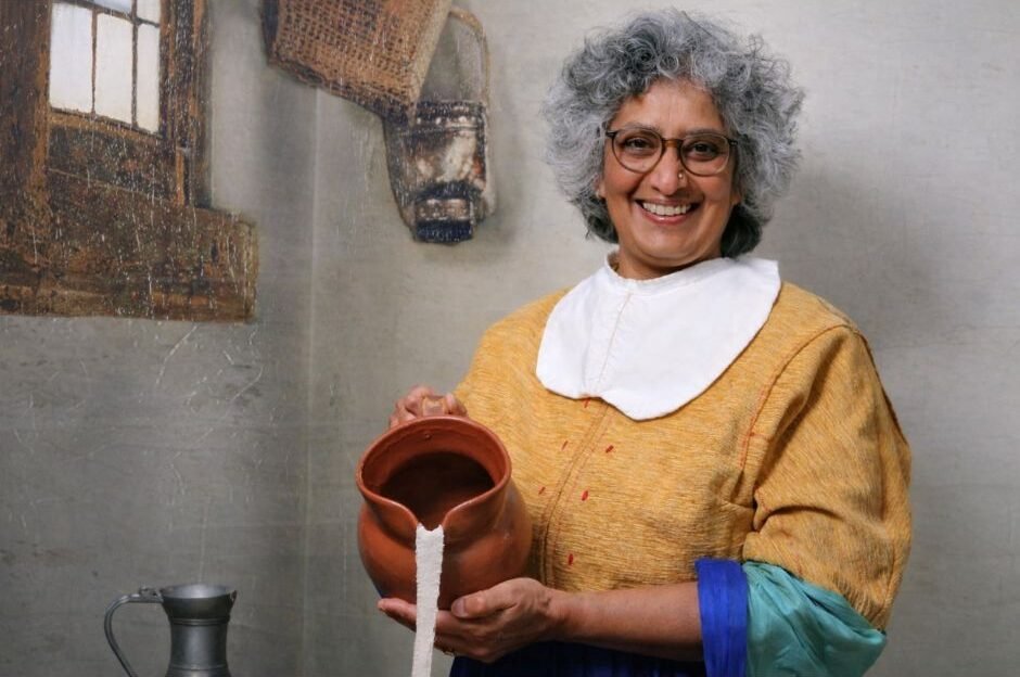 Mohna’s stand-up show Indian Auntie Goes Dutch