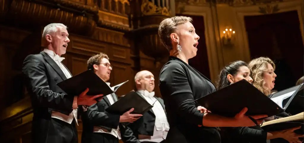 Carel Kraayenhof and Nederlands Kamerkoor revisit royal wedding tango music