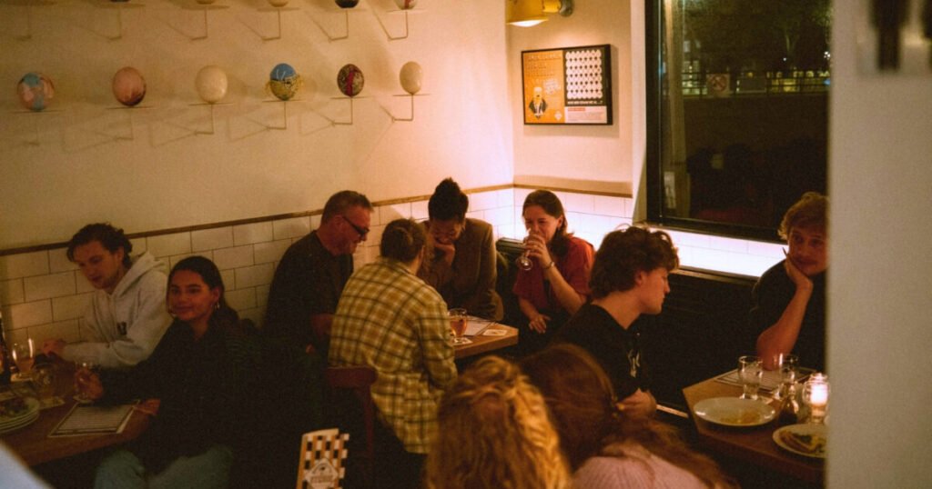 Pubquiz Café Struis, team questions with pizza and beer