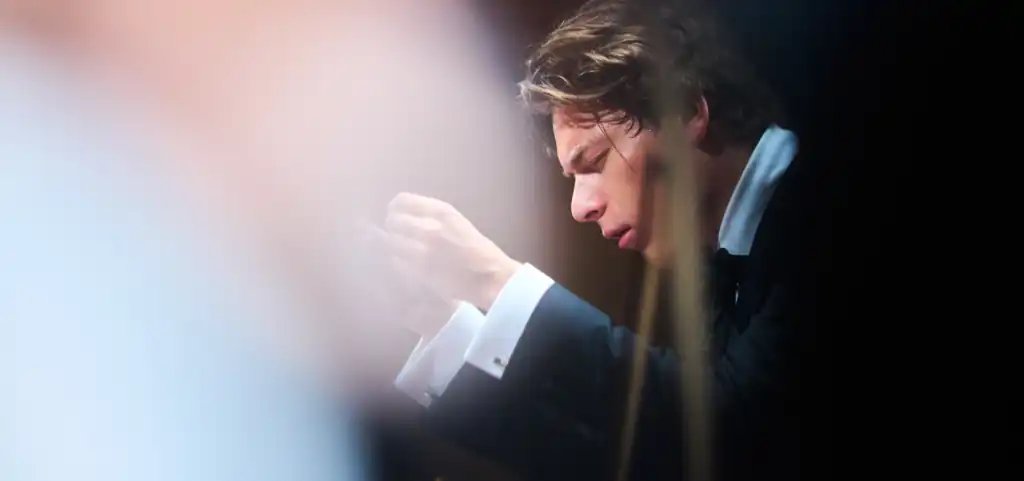 Sol Gabetta joins Klaus Mäkelä and the Concertgebouworkest