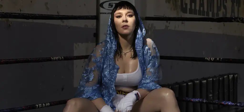 Kim Karssen tries out God is een Snotje