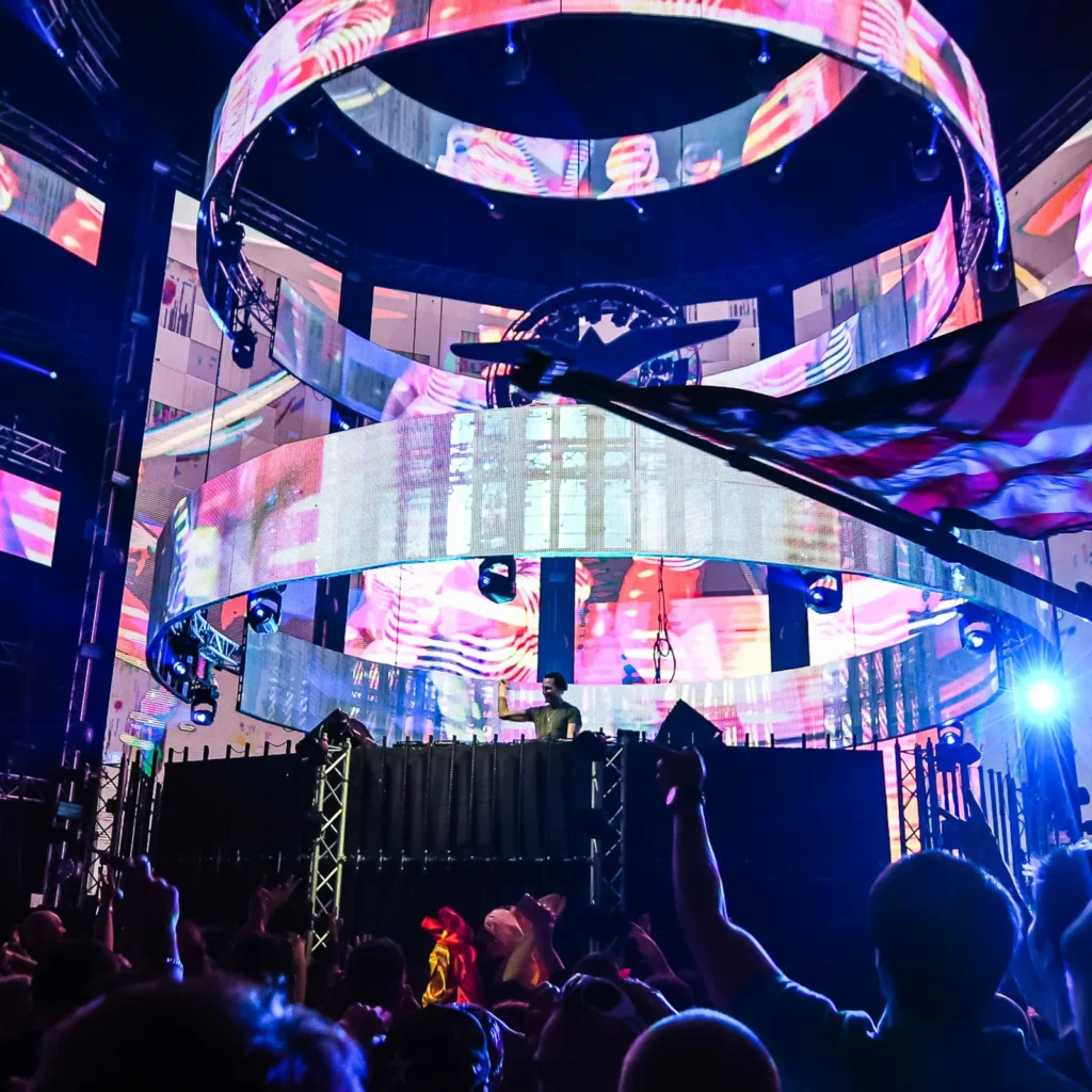KI/KI brings a five-hour acid set to Ziggo Dome