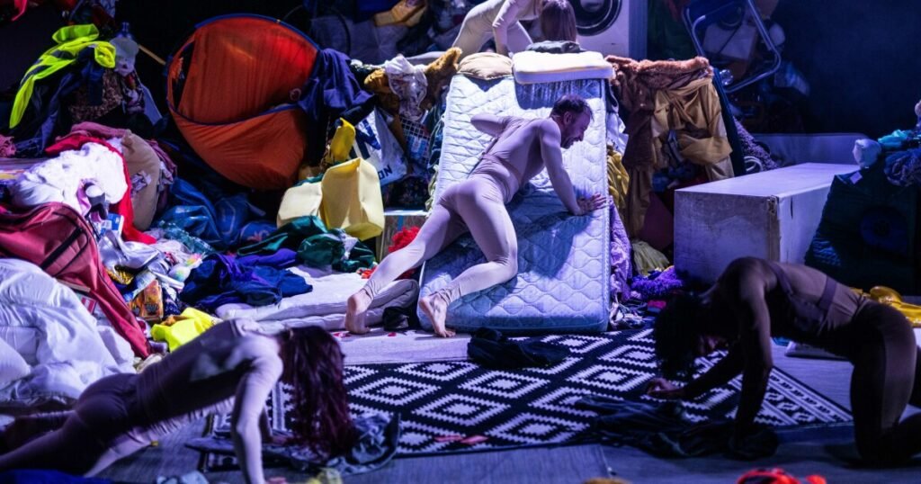 Toneelmakerij and DOX stage Alice in Wonderland at ITA