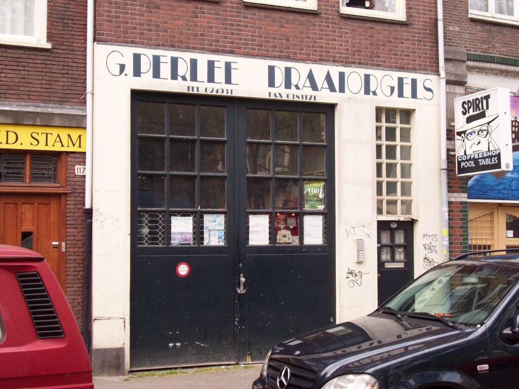 Werkplaats-van-perlee-aan-de-westerstraat-in-amsterdam-1