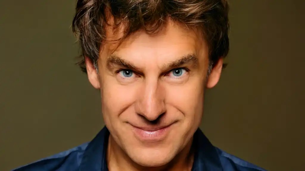 Remko Vrijdag performs his solo cabaret show Marko Maandag