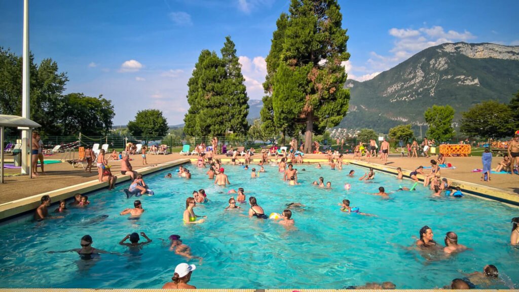 public swimming pool @ annecy France - WP_20150806_17_45_46_Pro
