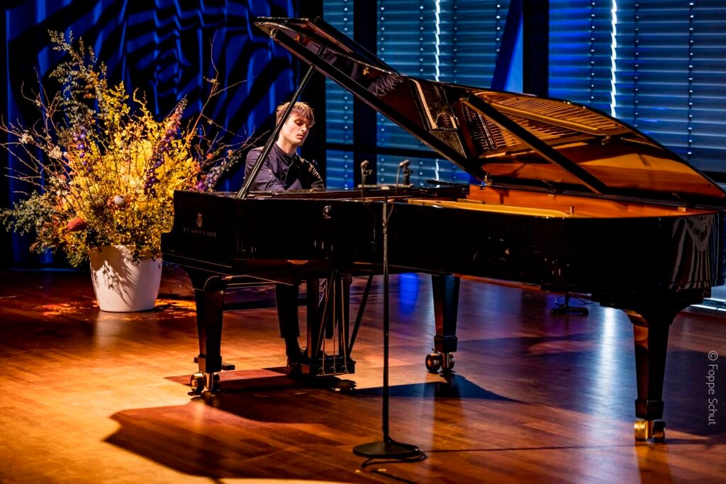 YPF Young Virtuosi series presents pianist Brecht Valckenaers