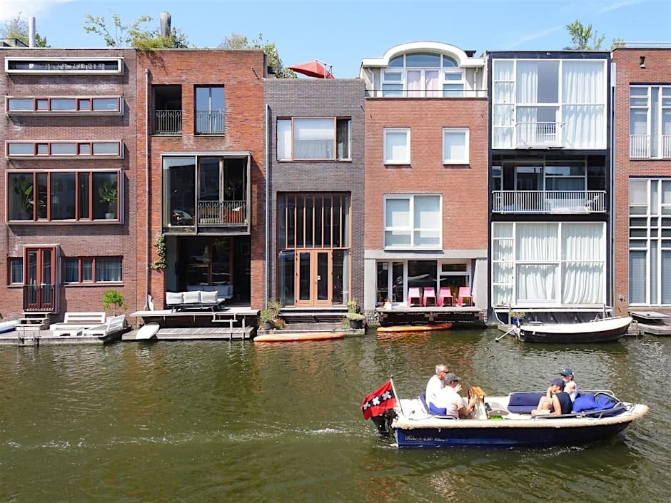 Fietstour Gebouwen door Vrouwen in the Oostelijk Havengebied