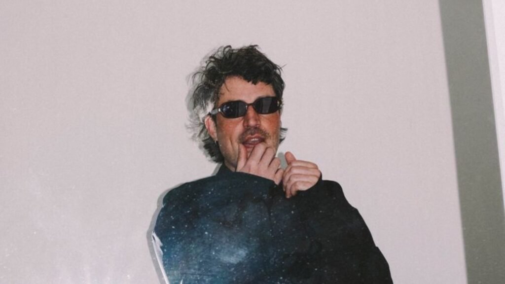 Balthazar co-frontman J. Bernardt plays Melkweg