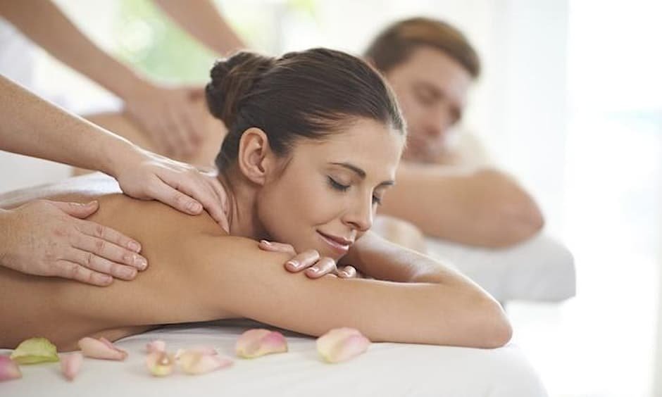 Guided massage exchange across multiple partner rounds