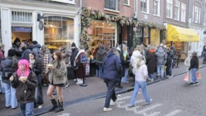 Queue of people outside Fabel Friet on the Runstraat in the Negen Straatjes, Amsterdam
