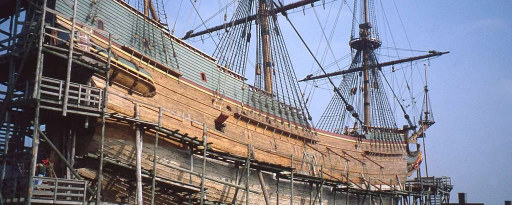 Watch the historic Schip Batavia towed into Amsterdam