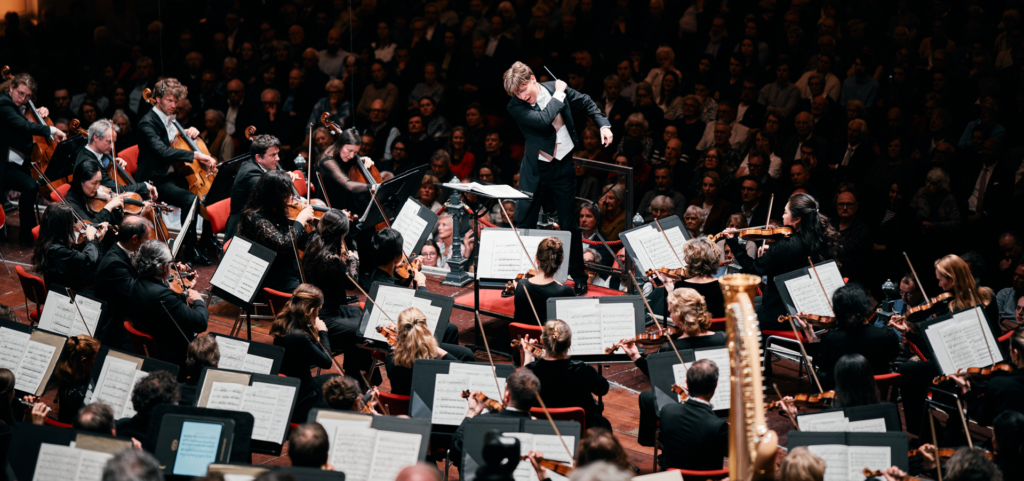 Klaus Mäkelä conducts Dvořák’s Seventh Symphony