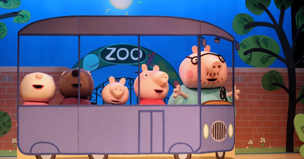 Puppets and sing-alongs in Peppa Pig Live