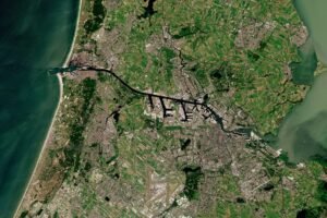 1920px-Amsterdam_with_North_Sea_Canal_by_Sentinel-22C_2018-0-1