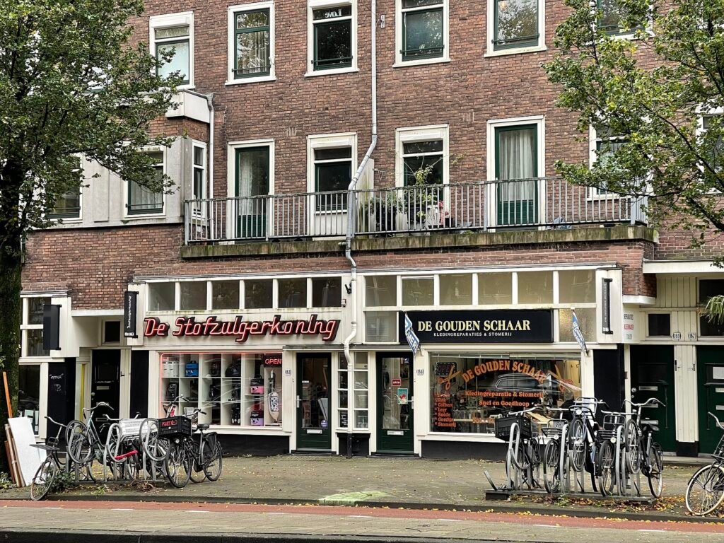 1920px-De_Stofzuigerkoning_26_De_Gouden_Schaar_in_de_Jan_van-1