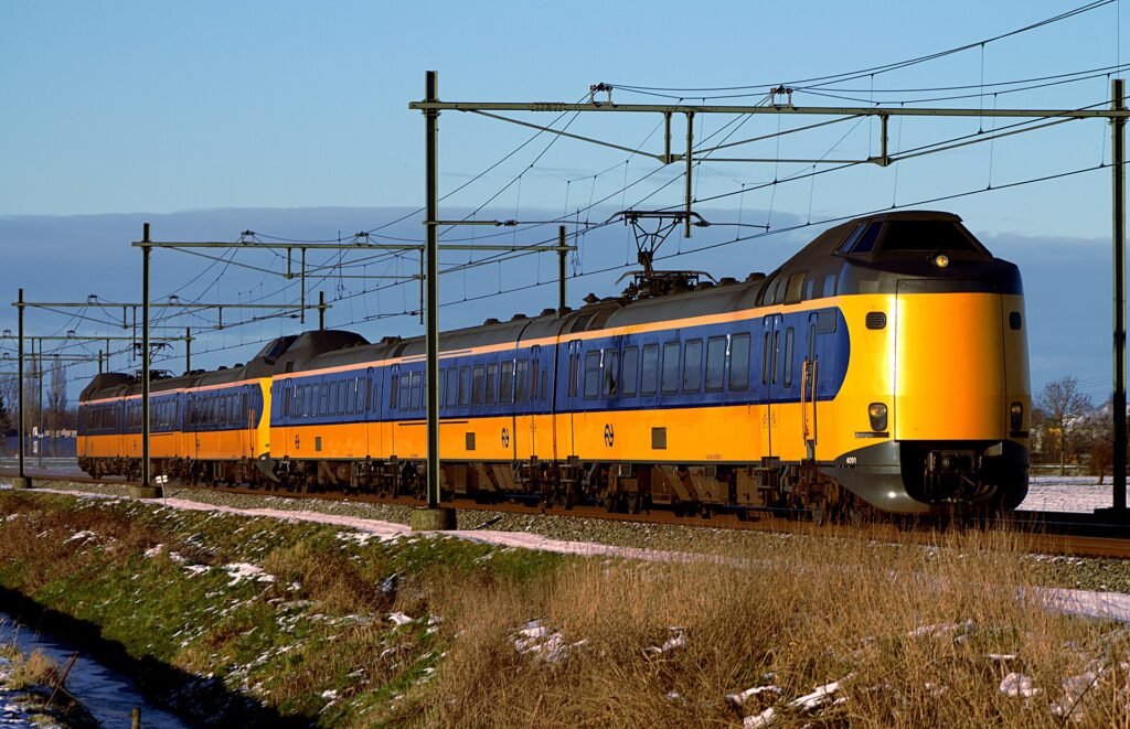1920px-Koplopers_40912B4057_Haren-1