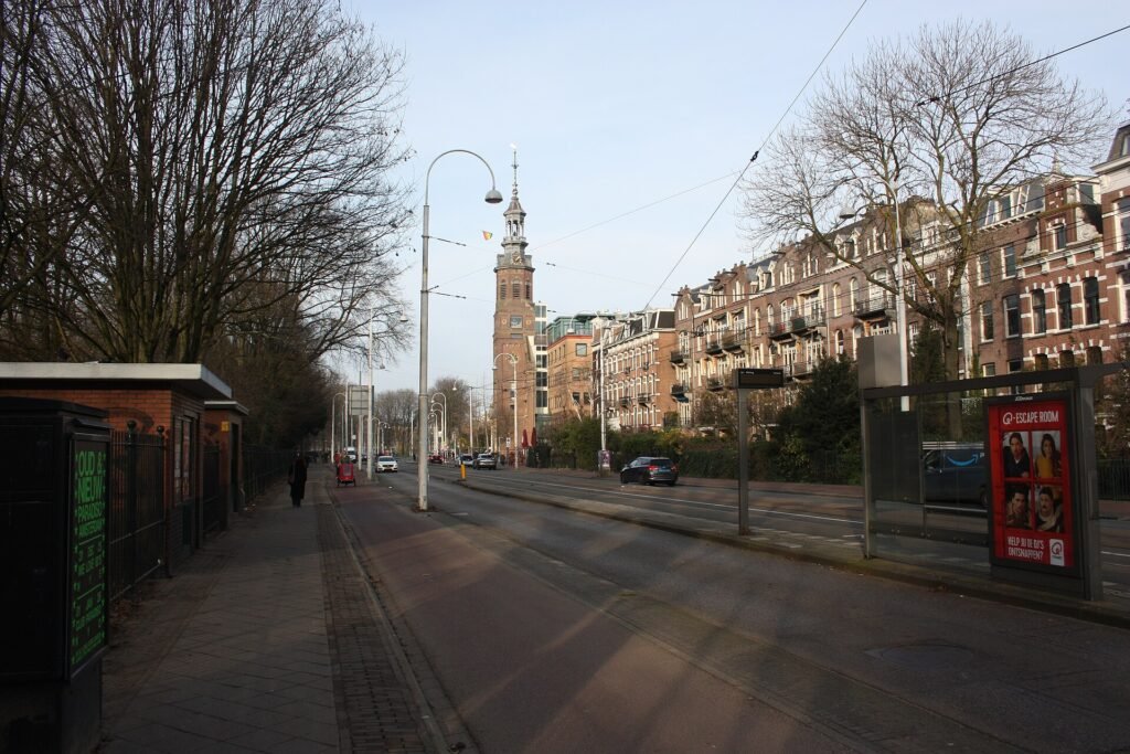 1920px-Linnaeusstraat_28202529-1