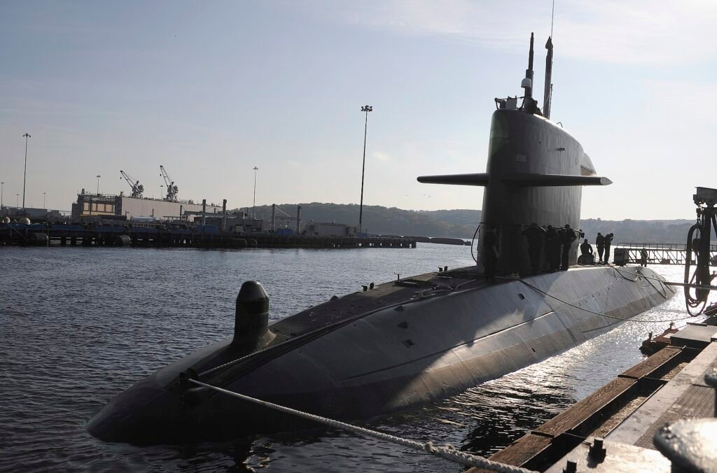 1920px-US_Navy_081015-N-8467N-009_The_Dutch_submarine_HNLMS_