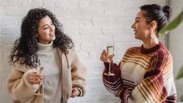 Free Friday drinks table in English for women new to Amsterdam