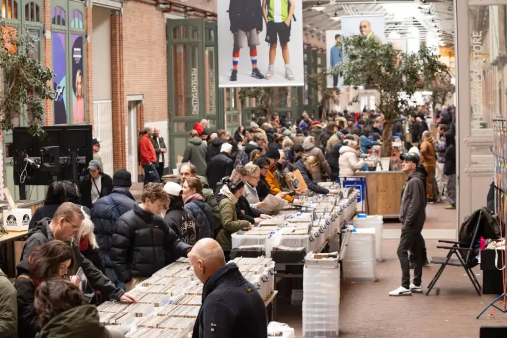 Free Vinyl Countdown record fair fills De Hallen