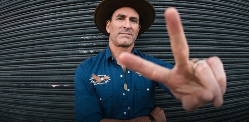Pete Murray’s solo acoustic set revisits See the Su’n