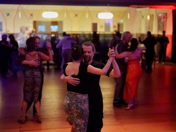 Try Argentine tango free in a Zuid church